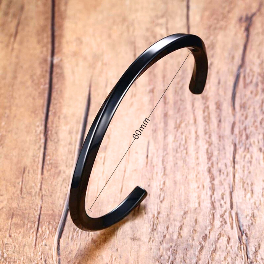 Bracelet homme Perséus noir en acier inoxydable, avec une finition torsadée pour une allure puissante et élégante.