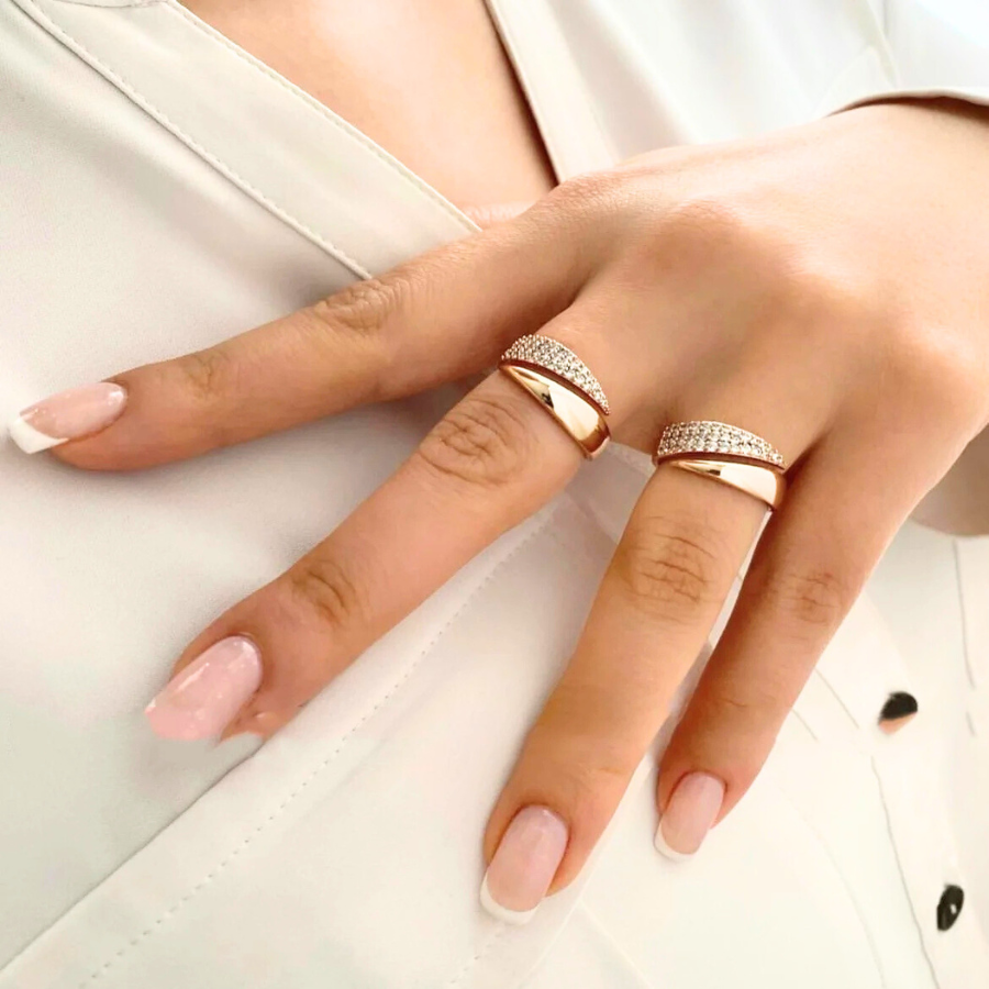 Bague Hypérion dorée, accessoire élégant et ajustable, idéal pour un style lumineux et chic.