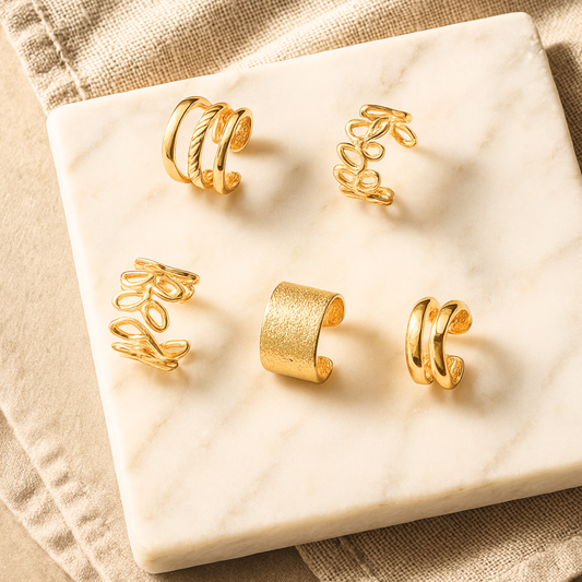 Styles d’earcuffs tendance en 2025 – boucles d’oreilles sans perçage dorées et argentées