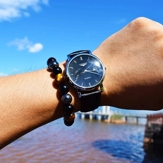 Bracelet homme Hélios en pierres naturelles, bijou intemporel et authentique porté pour un style élégant et raffiné.