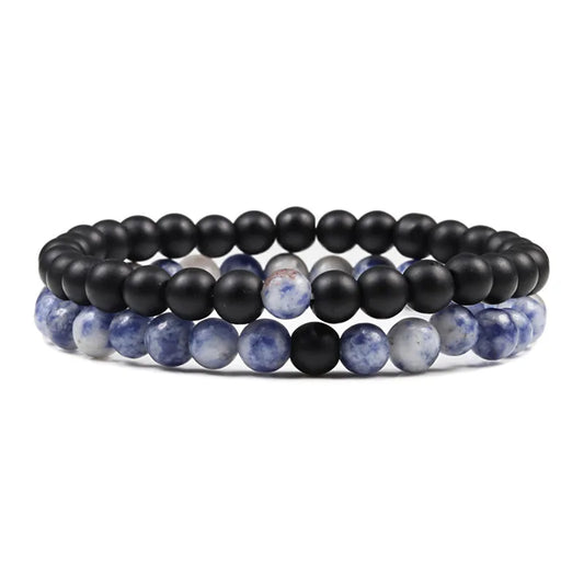 Duo de bracelets Contrasté en pierre naturelle noire et bleu/blanc, symbole d’équilibre et d’élégance.