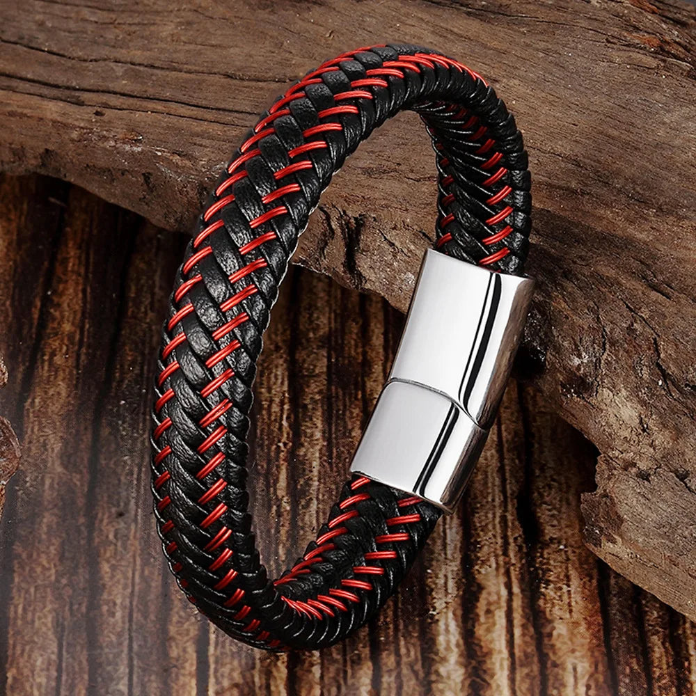 Bracelet homme Léonidas en cuir noir avec fermoir argenté en acier inoxydable, accessoire élégant et intemporel.