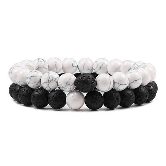 Duo de bracelets Élégance en pierre naturelle noire et blanche, symbole d’harmonie et de complémentarité.