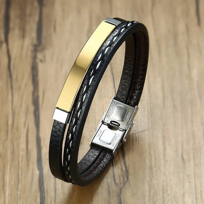 Bracelet Chronos en cuir noir et acier inoxydable doré, accessoire élégant pour un style affirmé.