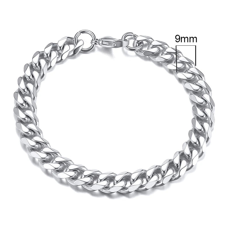 Bracelet homme Titan en acier inoxydable argenté, accessoire masculin puissant et sophistiqué.