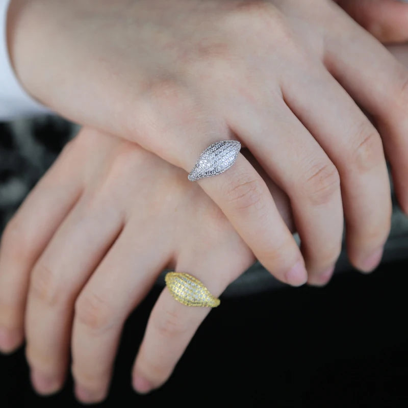 Bague Thémis en acier inoxydable doré et argenté, bijou sophistiqué et éclatant, idéal pour sublimer chaque tenue.