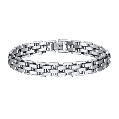 Bracelet homme Pégase en acier inoxydable argenté, bijou raffiné et puissant au design travaillé.