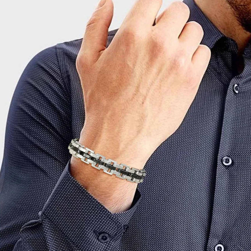Bracelet Pégase en acier inoxydable argenté et noir, accessoire masculin élégant et intemporel.