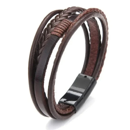 Bracelet homme Héraclès en cuir marron, bijou robuste et élégant au design travaillé avec détails tressés.