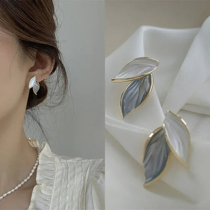 Boucles d’oreilles Thalassa en acier inoxydable argenté, élégantes et légères, inspirées par la nature.