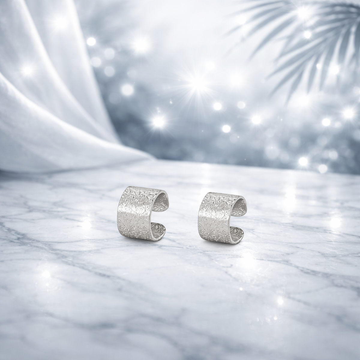 Paire d'ear cuffs Signature Chic argentés sans perçage