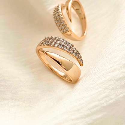 Bague Hypérion dorée, accessoire chic et ajustable, parfait pour illuminer chaque tenue.