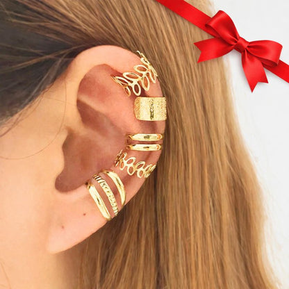 Coffret de 5 paires d'ear cuffs dorés sans perçage portés sur l'oreille