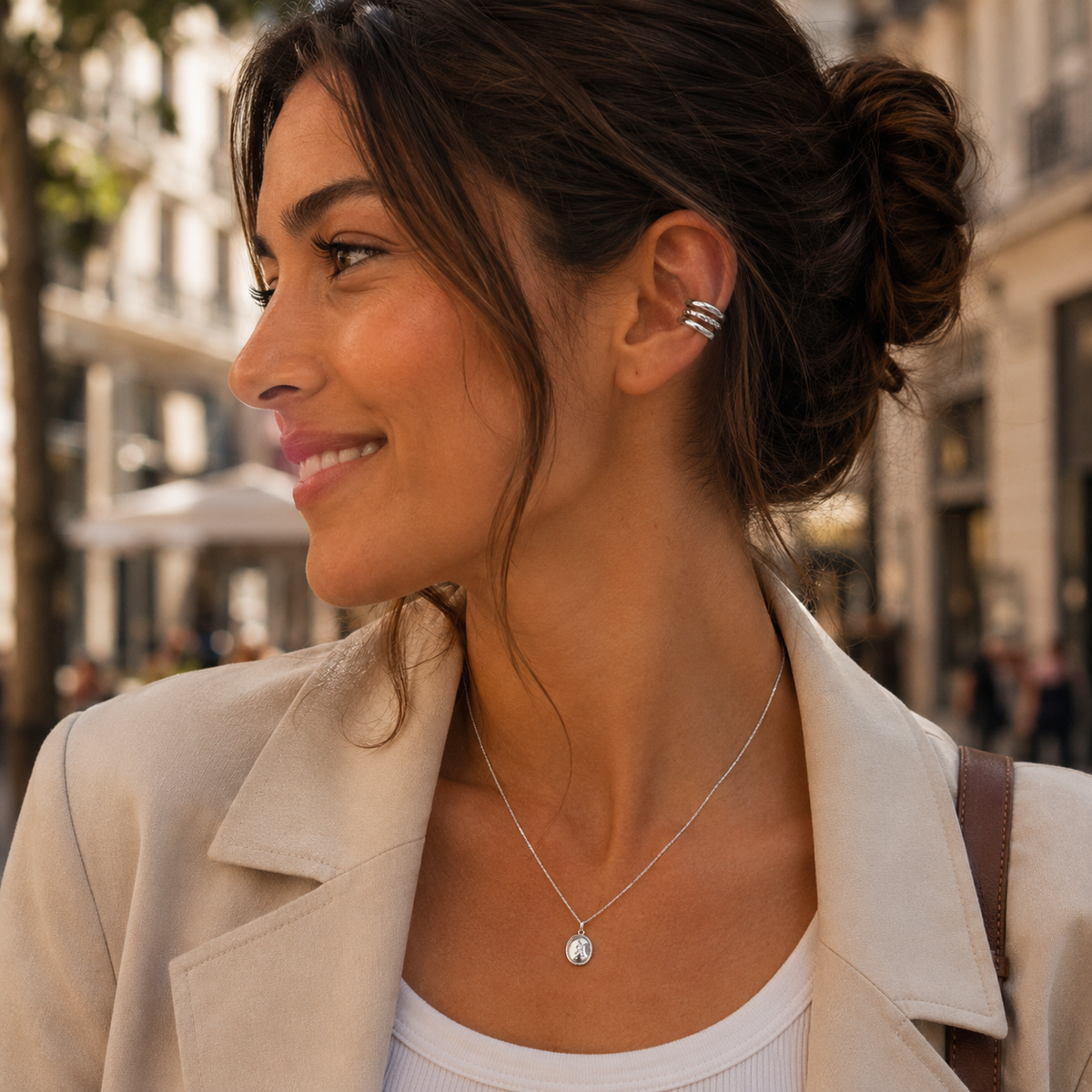 Ear cuff Trio Harmonie argenté sans perçage porté sur l'oreille